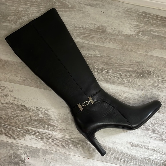Bandolino Black Heeled Boots - Picture 6 of 8